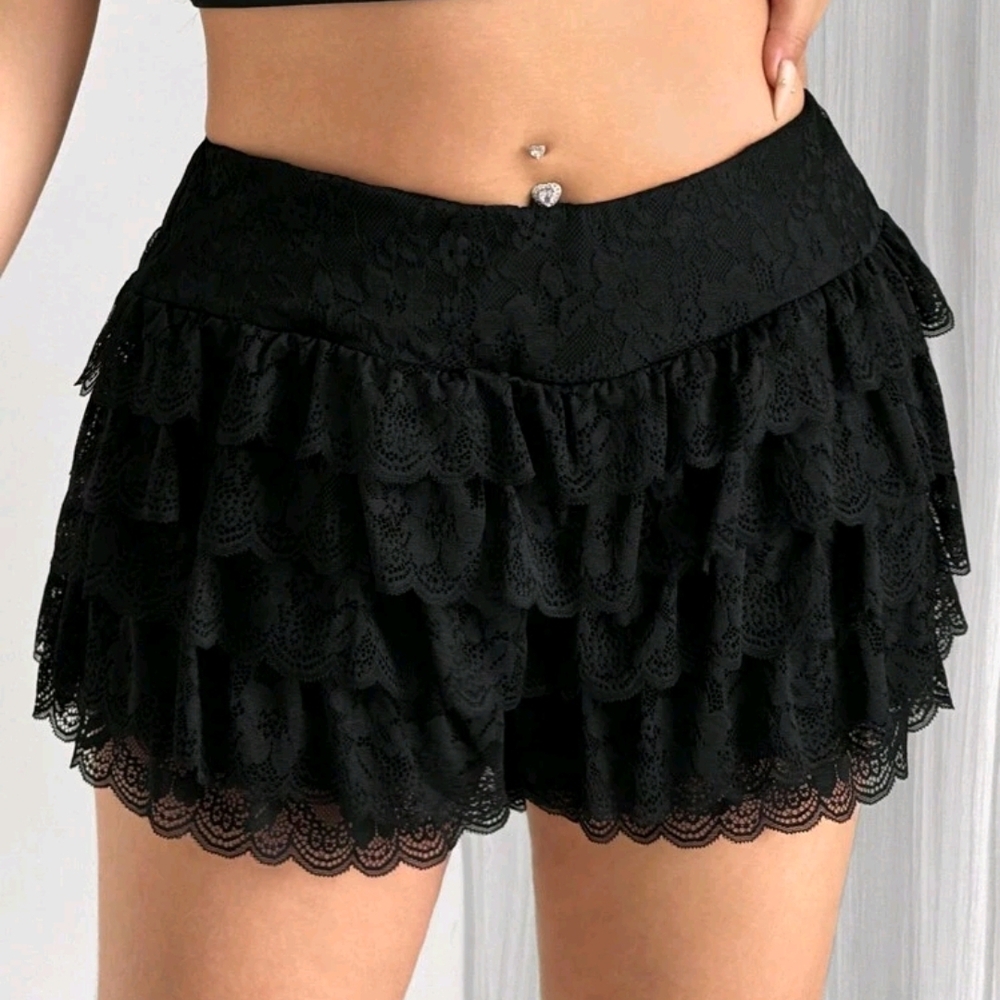 SHEIN ICON Y2k Summer Plus Size Solid Color Sexy Lace Cake Layer Shorts
